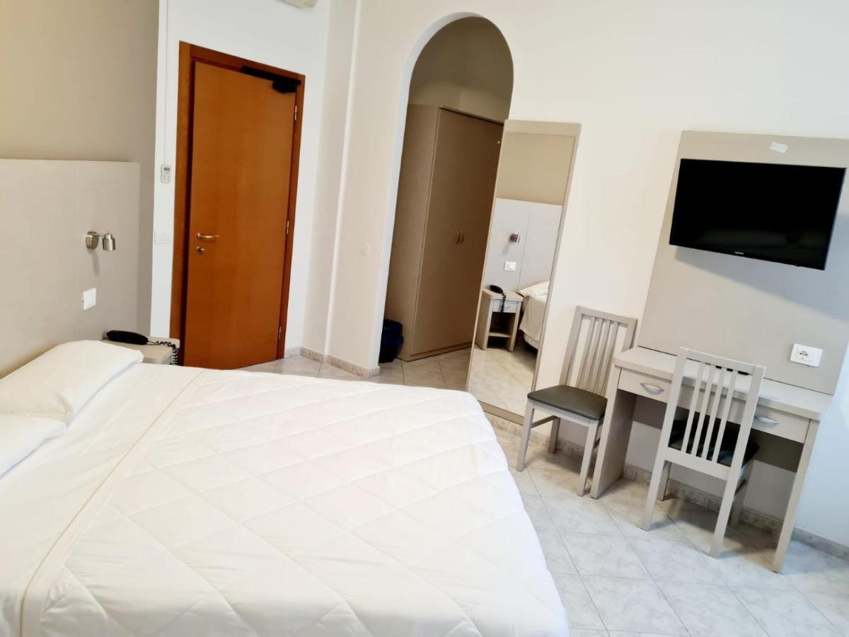 Hotel San Marco Pesaro Kültér fotó